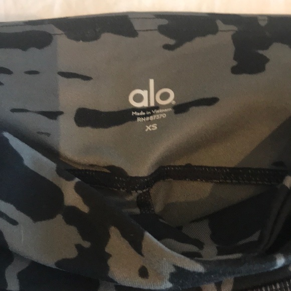 Like new alo crops - Picture 2 of 3